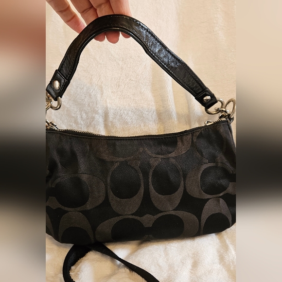 Coach Signature Poppy crossbody. Black Purple Canvas. NOT BEING MADE ANYMORE GUC - Picture 3 of 8